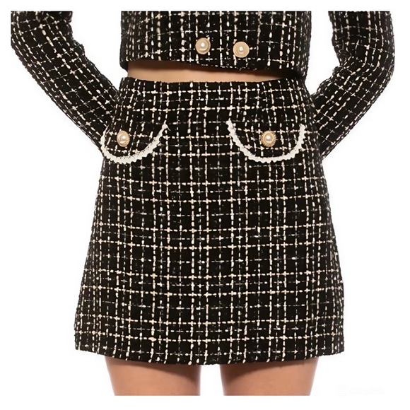 ALEXIA ADMOR “Anya” Black Tweed Mini Skirt with Pearl Button Detail 10